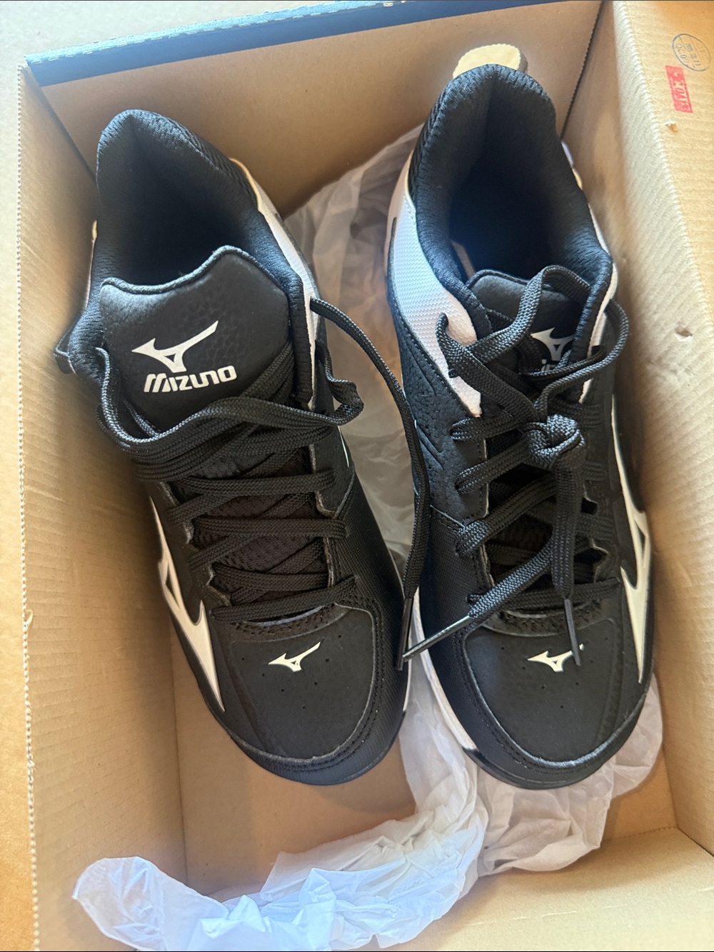 Mizuno women’s  Black and White metal softball cleats